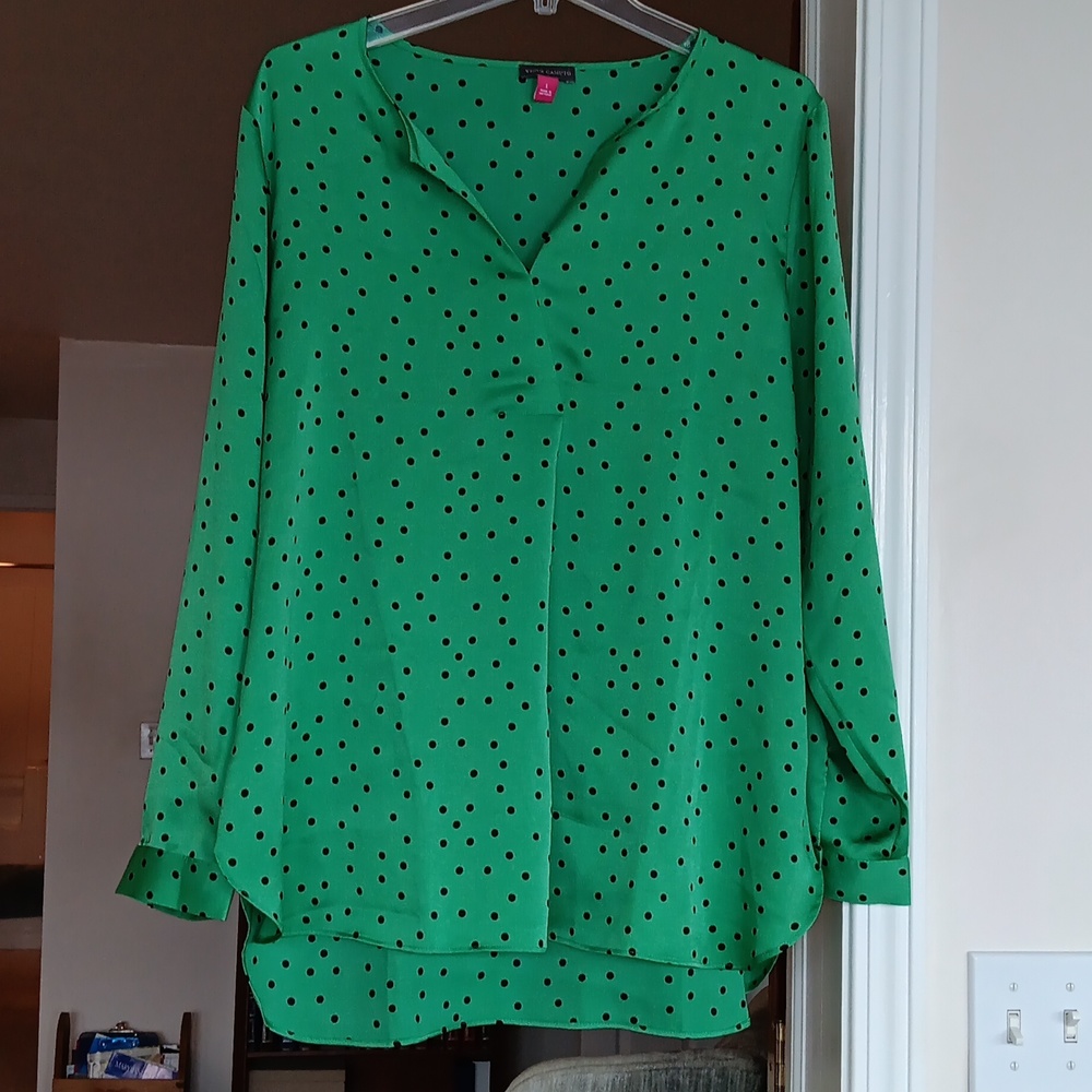 Long sleeve split neck tunic.